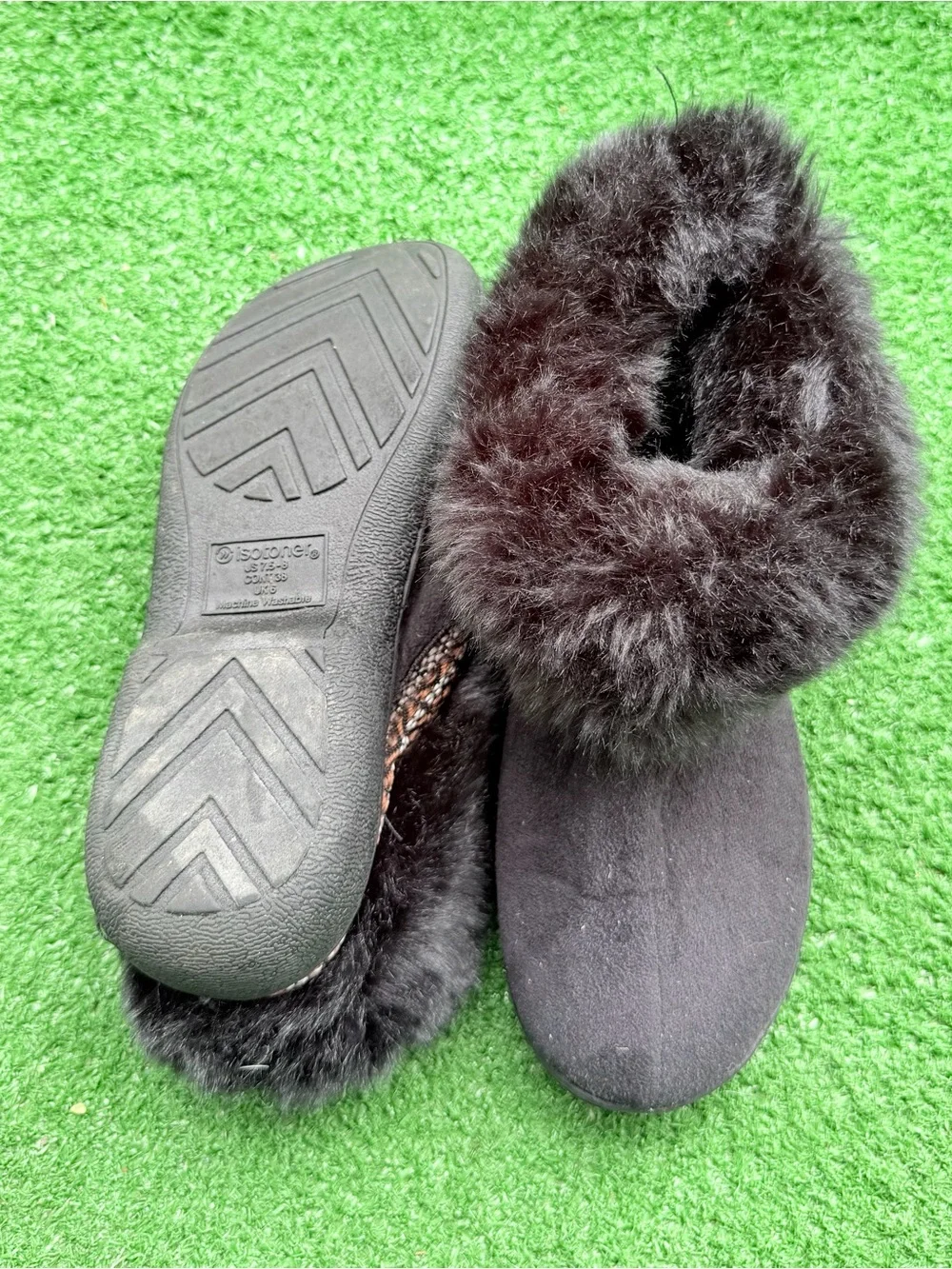 Isotoner Black Faux Suede Plush Faux Fur Bootie Slippers Women's US 7.5 – 8